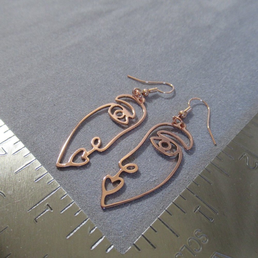 Rose Gold Dreaming Face Kiss Earrings - Picture 6 of 7
